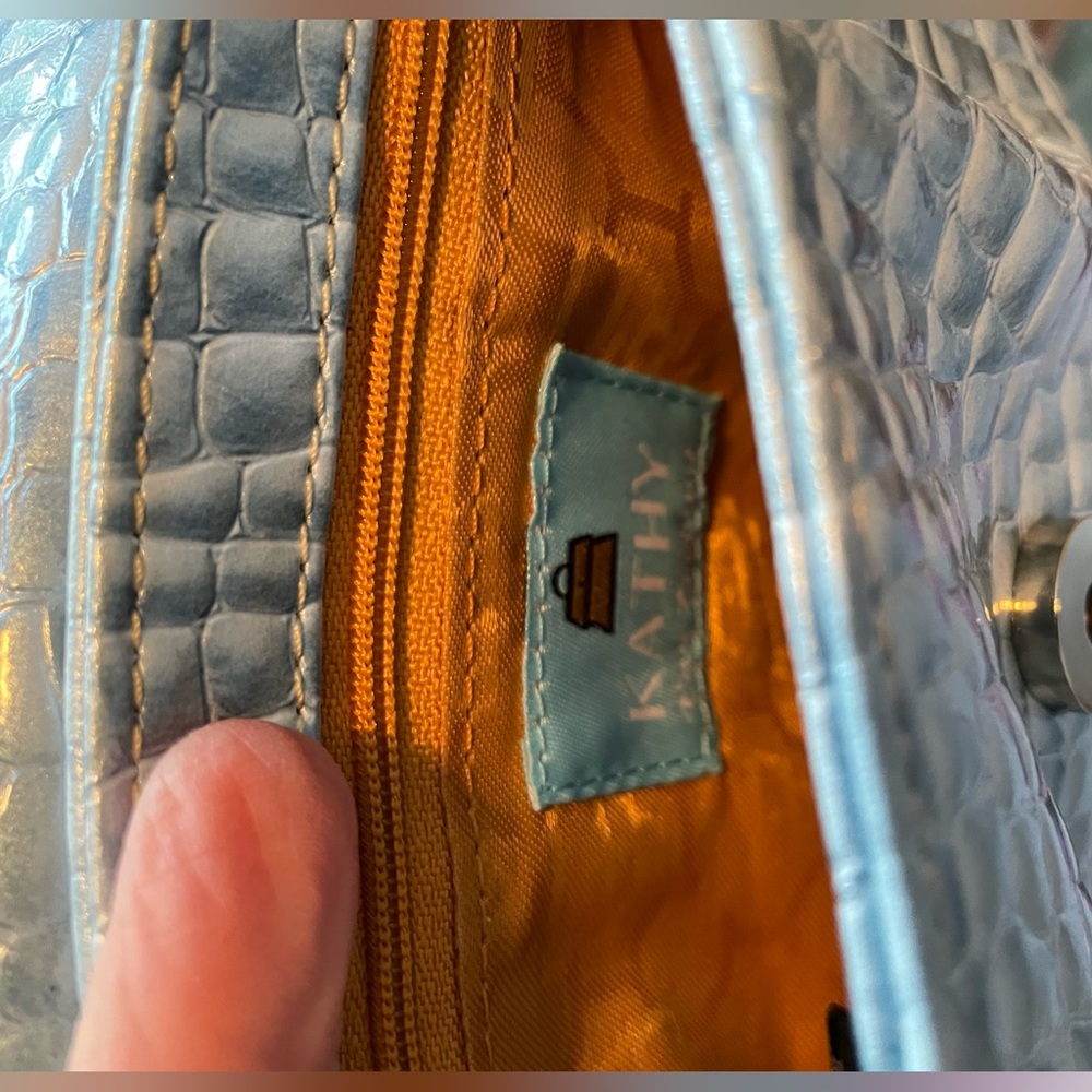 Pretty powder blue Kathy Van Zeeland crossbody bag - NWOT - Picture 12 of 15